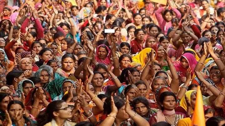 सुभद्रा योजना में ओडिशा सरकार की ओर से पात्रताएं तय की गई हैं. उसके तहत ही महिलाओं तो लाभ मिलता है. योजना के मुताबिक 21 साल से लेकर 60 साल तक की महिलाओं को योजना में लाभ मिलता है. हालांकि यह सभी महिलाओं को नहीं मिलता.
