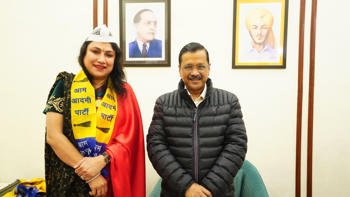 Delhi Election 2025: दिल्ली महिला कांग्रेस की ये बड़ी नेता AAP में शामिल, अरविंद केजरीवाल ने किया स्वागत