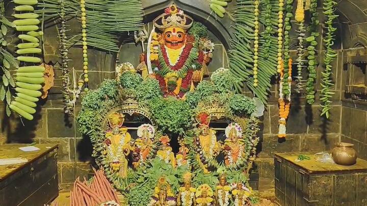 मग शाकंभरी देवीने भाजी आणि वृक्षवेलींच्या रूपाने विश्वाचे पालन पोषण केले आणि विश्वाचा नाश होण्यापासून वाचवले.