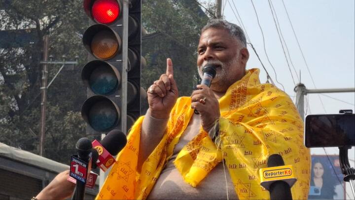 सांसद पप्पू यादव भी खुद सड़क पर उतरकर दुकानदारों से दुकानें बंद करने का आग्रह किया. इस दौरान वे कंधों पर पीतांबरी गमछा ओढ़े नजर आए.