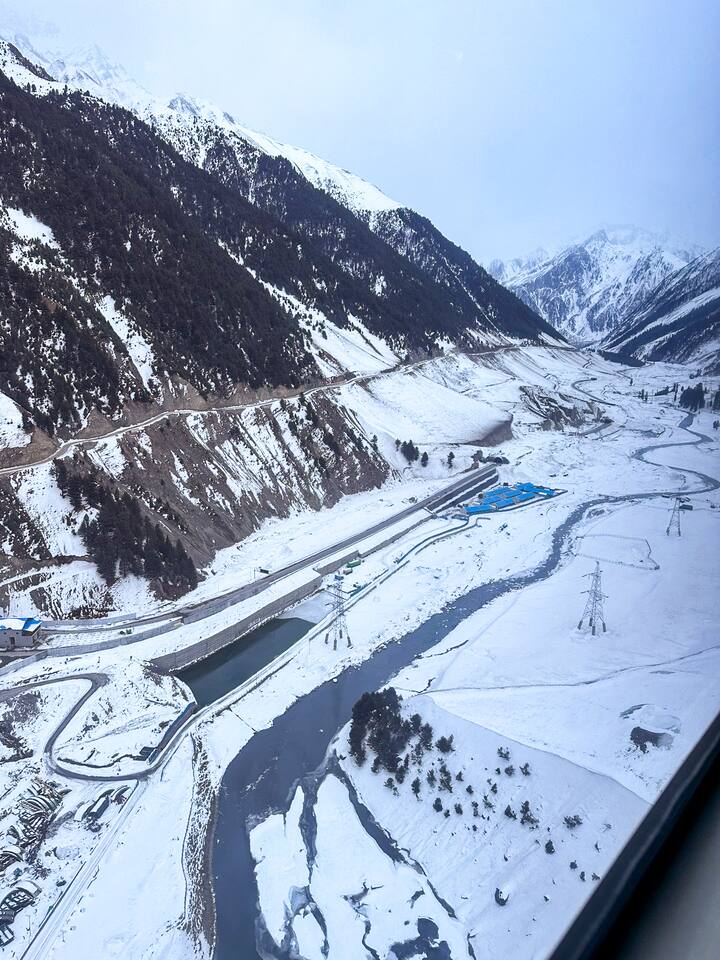 स्थानीय निवासी शबीर अहमद ने कहा कि इस सुरंग से सालभर सोनमर्ग आना-जाना हो सकेगा.