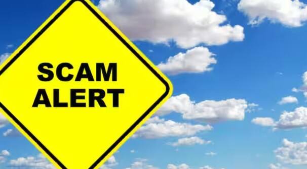 અજાણ્યા નંબરના મેસેજ કે ઈમેલ ખોલશો નહીં. કોઈપણ લિંક પર ક્લિક કરતા પહેલા તેની સત્યતા તપાસો. કોઈપણ ઓફર અથવા ડિસ્કાઉન્ટ દ્વારા લાલચમાં ન આવશો. સાયબર ગુનેગારોને અંગત માહિતી આપશો નહીં.