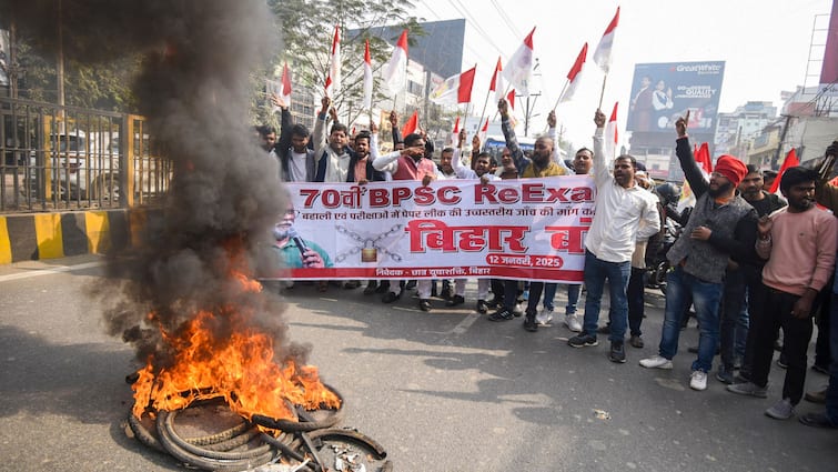 MP Pappu Yadav's Supporters Hold Protests Over Cancellation of BPSC Exam - Watch