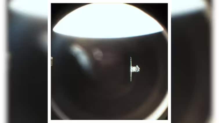 SpaDeX ISRO close to creating history both satellites came closer to three meters know what is the next step SpaDeX: इतिहास रचने के करीब इसरो, तीन मीटर तक करीब आए दोनों उपग्रह, जानें क्या है अगला कदम