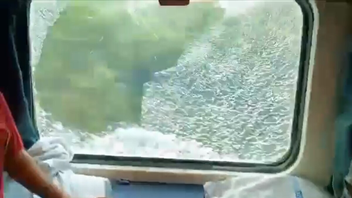 Jalgaon: Stone Thrown At Train Headed To Prayagraj For Maha Kumbh, Video Shows Shattered Window