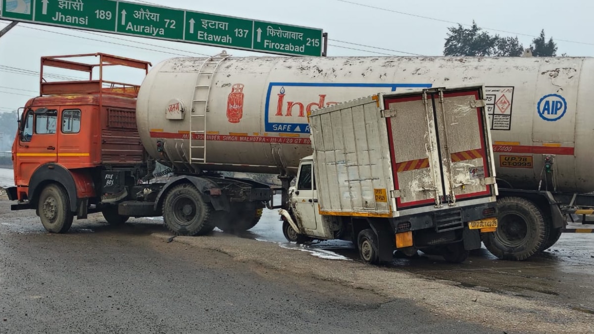 कानपुर: NH-2 पर LPG टैंकर और पिकअप की भीषण टक्कर, 5 घंटे की कड़ी मशक्कत के बाद रुका गैस रिसाव