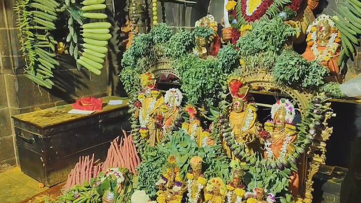 जेजुरी गडावर शाकंभरी पौर्णिमेनिमित्त फळभाज्यांची आरास करण्यात आले आहे.