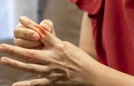 પરંતુ ડૉક્ટરની સલાહ વગર પ્રોટીન ઓછું ન કરો. શરીરમાં પ્રોટીન ઘટવાથી ઘણી સમસ્યાઓ થવા લાગે છે. જો તમને યુરિક એસિડની સમસ્યા હોય તો ડાયટિશિયન પાસેથી તમારો ડાયેટ પ્લાન લો અને તે મુજબ તમારી ખાવાની આદતો જાળવો.