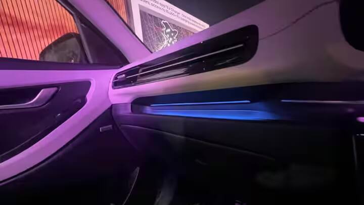 టాప్ వేరియంట్ క్రెటా ఎలక్ట్రిక్ 51.4 కేడబ్ల్యూహెచ్ బ్యాటరీ ప్యాక్ ఆప్షన్‌ను కూడా పొందుతుంది. ఈ బ్యాటరీ ప్యాక్‌తో కారు 473 కిలోమీటర్ల రేంజ్‌ని ఇస్తుందని కంపెనీ పేర్కొంది.