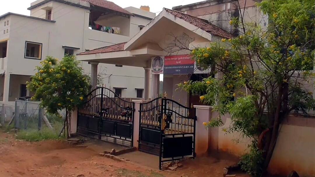 காவல் நிலையத்தில் கைவரிசை! சிக்கிய பலே திருடர்கள்.. போலீசார் அதிரடி