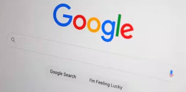 ડાર્ક વેબ સંબંધિત કન્ટેન્ટને સર્ચ કરવું અને એક્સેસ કરવું પણ કાયદાના દાયરામાં આવે છે. અહીંની ગતિવિધિઓ દેખરેખ હેઠળ રહે છે અને જો પકડાય તો ગંભીર પરિણામો ભોગવવા પડી શકે છે.