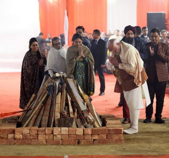 “Lohri has a special significance for several people, particularly those from Northern India. It symbolises renewal and hope. It is also linked with agriculture and our hardworking farmers. This evening, I had the opportunity to mark Lohri at a programme in Naraina in Delhi,” Modi shared on X. (Photo: X/@narendramodi)