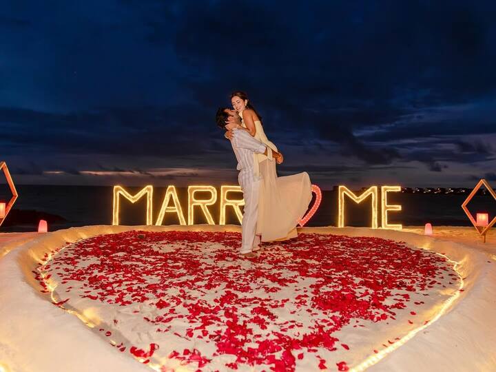 रणबीर कपूरचा आतेभाऊ आदर जैन याचं गोव्याच्या किनाऱ्यावर शाही थाटात लग्न पार पडलं आहे.