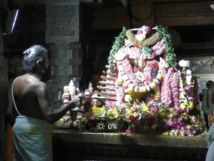 கரூர் பசுபதீஸ்வரர் கோயிலில் ஆருத்ரா தரிசனத்தை தொடர்ந்து மட்டையடி திருவிழா