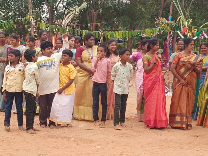 கரூர் கோடங்கிபட்டி  கல்லூரியில் களைகட்டிய பொங்கல் விழா