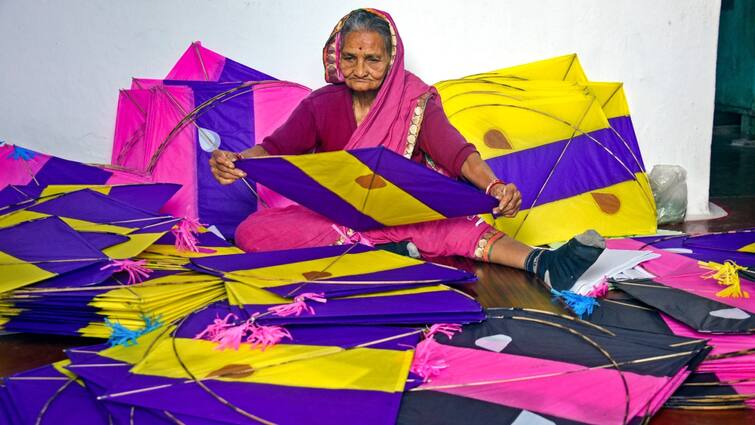 Makar Sankranti 2025 kite flying will be ban for four hours in Jaipur ANN मकर संक्रांति के दिन जयपुर में पतंगबाजी पर रोक? प्रशासन ने जारी किए आदेश, नोट कर लें समय