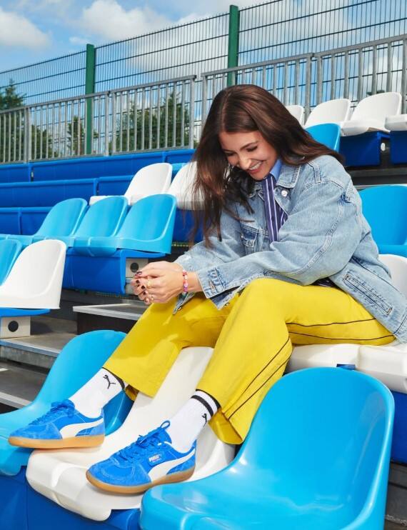 ਬਾਲੀਵੁੱਡ ਅਦਾਕਾਰਾ ਅਨੁਸ਼ਕਾ ਸ਼ਰਮਾ ਨੇ 11 ਦਸੰਬਰ, 2017 ਨੂੰ ਭਾਰਤੀ ਕ੍ਰਿਕਟਰ ਵਿਰਾਟ ਕੋਹਲੀ ਨਾਲ ਵਿਆਹ ਕੀਤਾ ਸੀ। ਸਾਲ 2024 ਵਿੱਚ, ਇਸ ਜੋੜੇ ਦੇ ਵਿਆਹ ਨੂੰ 7 ਸਾਲ ਹੋ ਗਏ ਸਨ। ਇਸ ਜੋੜੇ ਦੇ ਦੋ ਬੱਚੇ ਹਨ, ਇੱਕ ਧੀ ਵਾਮਿਕਾ ਅਤੇ ਪੁੱਤਰ ਅਕਾਯ। ਅਨੁਸ਼ਕਾ ਸ਼ਰਮਾ, ਜੋ ਕਿ ਇੱਕ ਖੁਸ਼ਹਾਲ ਵਿਆਹੁਤਾ ਜੀਵਨ ਦਾ ਆਨੰਦ ਮਾਣ ਰਹੀ ਹੈ, ਪਹਿਲਾਂ ਵਿਰਾਟ ਕੋਹਲੀ ਨਾਲ ਡੇਟਿੰਗ ਕਰਨ ਅਤੇ ਫਿਰ ਵਿਆਹ ਕਰਨ ਤੋਂ ਪਹਿਲਾਂ ਕਿਸੇ ਹੋਰ ਭਾਰਤੀ ਕ੍ਰਿਕਟਰ ਨਾਲ ਰਿਸ਼ਤੇ ਵਿੱਚ ਹੋਣ ਦੀਆਂ ਅਫਵਾਹਾਂ ਸੀ। ਇੱਥੇ ਜਾਣੋ ਉਹ ਕੌਣ ਸੀ...?