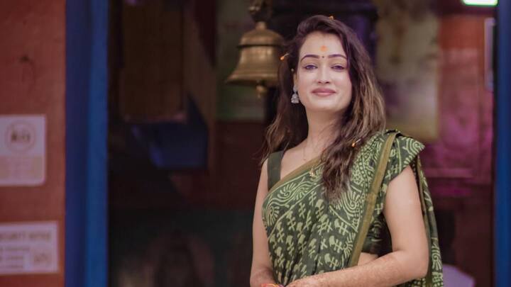 हर्षा के इंस्टा अकाउंट पर नजर डालें तो उन्होंने धार्मिक स्थलों पर जाने की तस्वीरें पोस्ट की हैं.