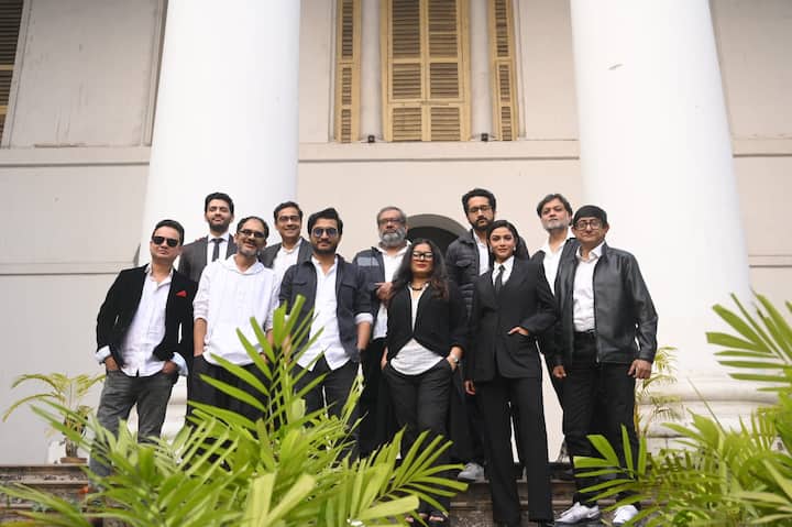 'সত্যি বলে সত্যি কিছু নেই'.. নাকি সত্যিটাকে আদৌ ধরাই যায় না। সৃজিত মুখোপাধ্যায়ের (Srijit Mukherjee)-র এই ছবি তৈরি হয়েছে 'রুকা হুয়া এক ফয়সালা'- গল্পের আদলে।