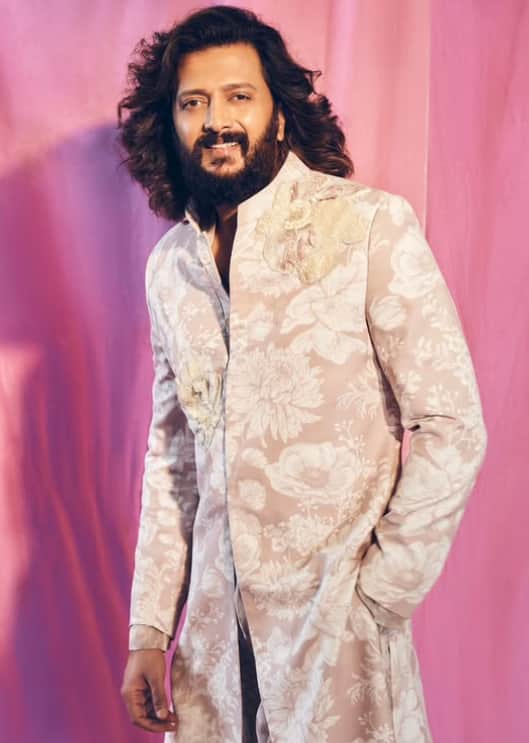 वर्क फ्रंट की बात करें तो रितेश 'रेड 2' और 'हाउसफुल 5' की  रिलीज के लिए तैयार हैं.
