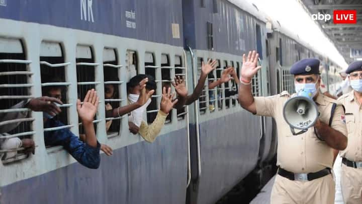 Multilanguage Train Announcement: भारतीय रेलवे ने ट्रेन के अनाउंसमेंट का तरीका भी बदल दिया है. अब एक दो नहीं बल्कि 14 भाषाओं में होगा ट्रेन का अनाउंसमेंट.जानें पूरी जानकारी.