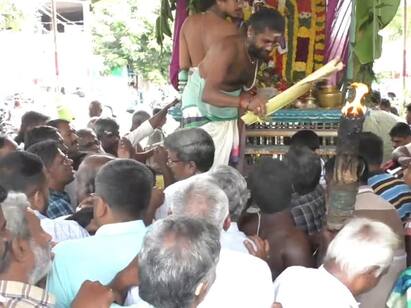 Karur Pasupathiswarar temple Arudra Darishanam tnn கரூர் பசுபதீஸ்வரர் கோயிலில் ஆருத்ரா தரிசனத்தை தொடர்ந்து மட்டையடி திருவிழா