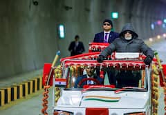 Z-Morh Tunnel : প্রবল তুষারপাতেও জম্মুর সঙ্গে জুড়ে থাকবে লাদাখ, এই সুরঙ্গ গড়ে বাজিমাত করলেন মোদি