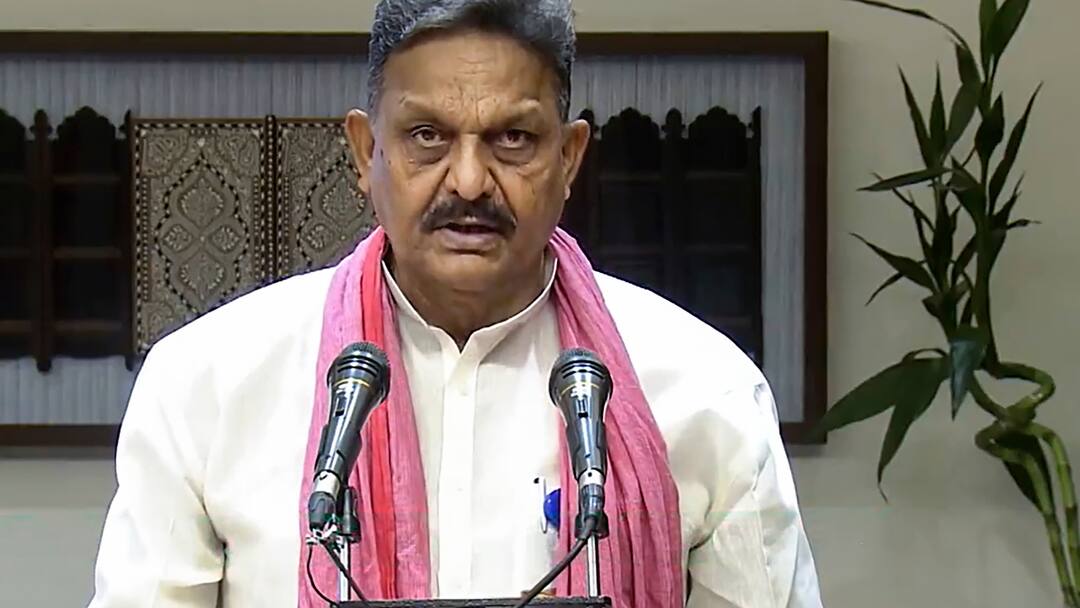 Ghazipur Samajwadi Party leader Afzal Ansari said Yogi Adityanath land mafia and he misusing power ann अफजाल अंसारी ने यूपी सरकार को बताया भू माफिया, सीएम योगी पर लगाए गंभीर आरोप