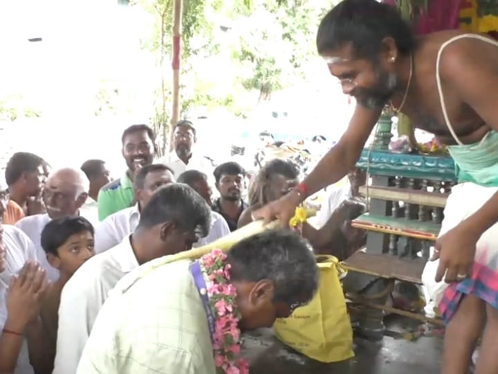 கரூர் பசுபதீஸ்வரர் கோயிலில் ஆருத்ரா தரிசனத்தை தொடர்ந்து மட்டையடி திருவிழா