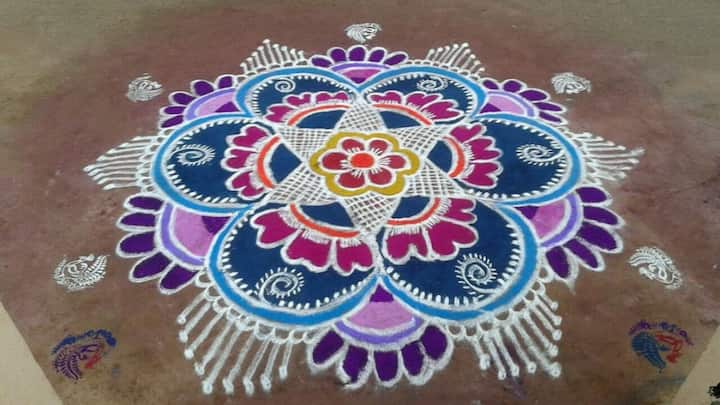 வண்ணங்கள் கான்ட்ரஸ்டாக இருப்பதை உறுதி செய்யவும். டிசைன் ஏதாவது ஒன்றை சொல்ல வேண்டும் என்றில்லை.