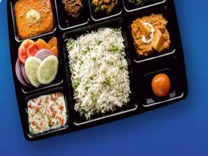 Order Food From Train: જો તમને ટ્રેનમાં મુસાફરી કરતી વખતે મનપસંદ ખોરાક ખાવાનું મન થાય. તો આ ટિપ્સ ફોલો કરો. તમને તમારી સીટ પર જ તમારું મનપસંદ ગરમ ખોરાક મળશે.