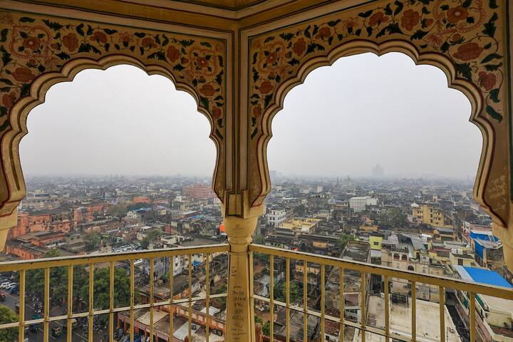 मौसम विभाग के अनुसार, राज्य में अभी मौसम शुष्क रहने की संभावना है. 14 जनवरी की सुबह ज्यादातर इलाकों में कोहरा छाया रहेगा.