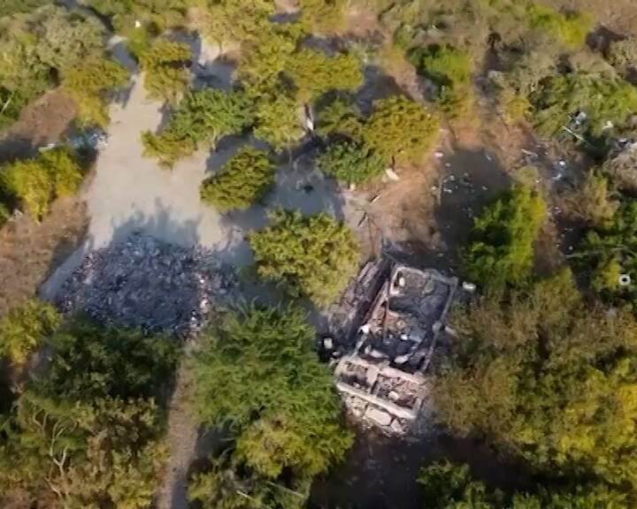 દરિયાઇ વિસ્તારોમાં દબાણ કરી ગેરકાયદે પ્રવૃતિ કરનારાઓ વિરુદ્ધ રાજ્ય સરકારનું બુલડોઝર ફરી વળ્યું હતું. બેટ દ્વારકા બાદ જામનગરના દરિયામાં પણ સફાઈ અભિયાન જોરદાર ચાલી રહ્યું છે. જામનગરના પિરોટન ટાપુ પર ગેરકાયદે દબાણ દૂર કરી 4 હજાર ચોરસમીટર જમીન ખાલી કરાઈ છે. ધાર્મિક કાર્યોના નામે દબાણ કરનાર ગેરકાયદે પ્રવૃતિ કરનારા વિરુદ્ધ આ વધુ એક મોટી કાર્યવાહી છે. આ દબાણો રાષ્ટ્રીય સુરક્ષાની સાથે જળસૃષ્ટી માટે પણ હાનિકારક હતા.