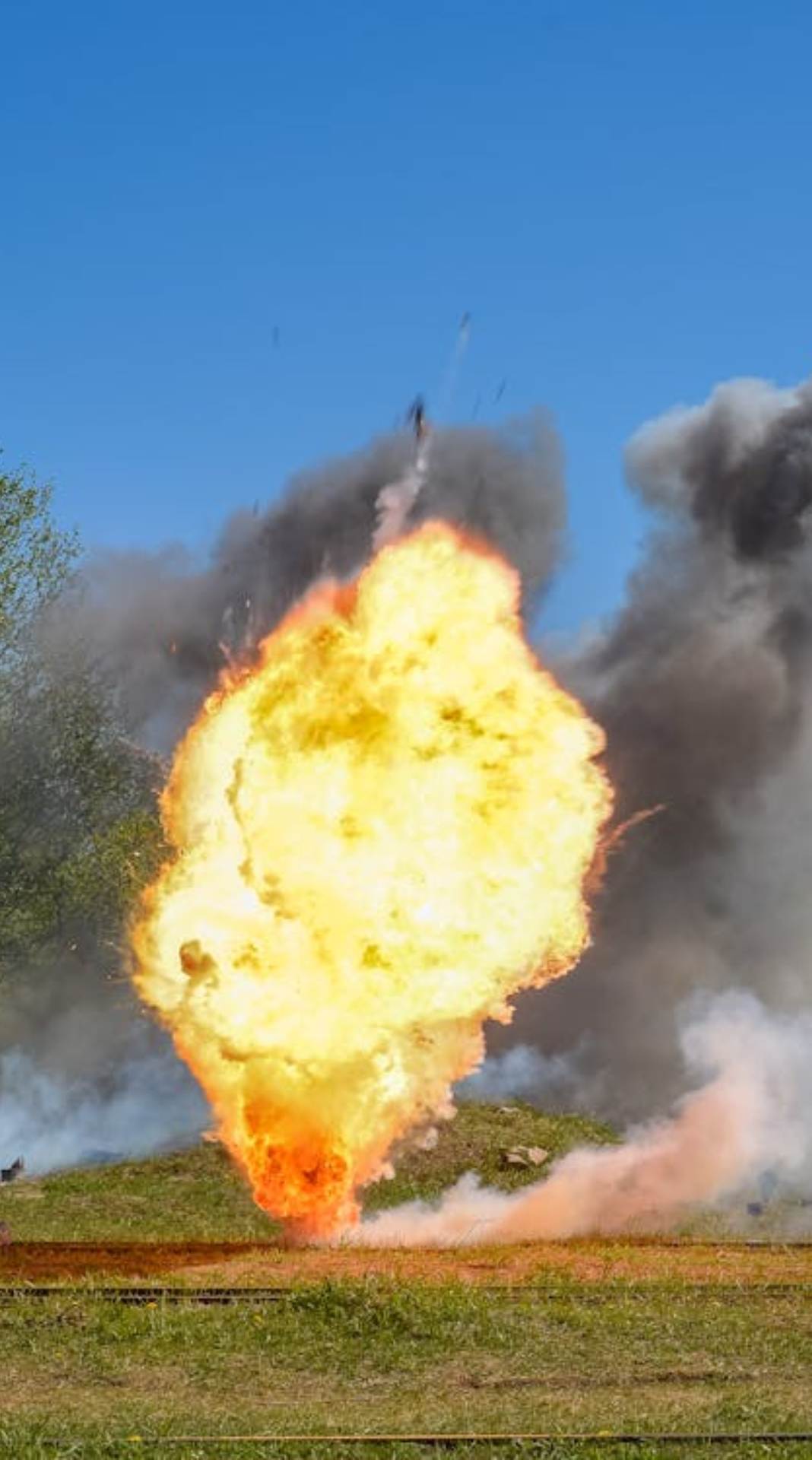 IED एक प्रकार का बम होता है