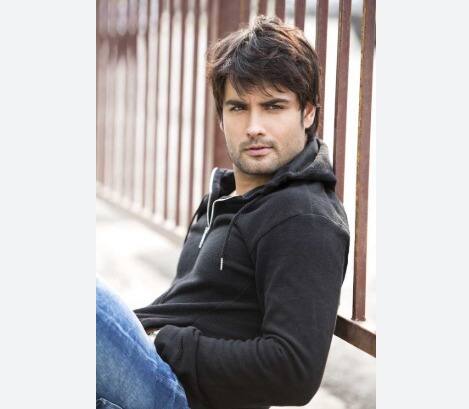 अभिनेता विवियन डिसेना सध्या बिग बॉस सीझन 18 मध्ये प्रेक्षकांचं मनोरंजन करताना दिसत आहे. विवियन बिग बॉस 18 च्या विजेत्याच्या शर्यतीत पहिल्या क्रमांकावर असल्याचं बोललं जात आहे. दरम्यान, त्याच्याबद्दलच्या काही रंजक गोष्टी जाणून घ्या.