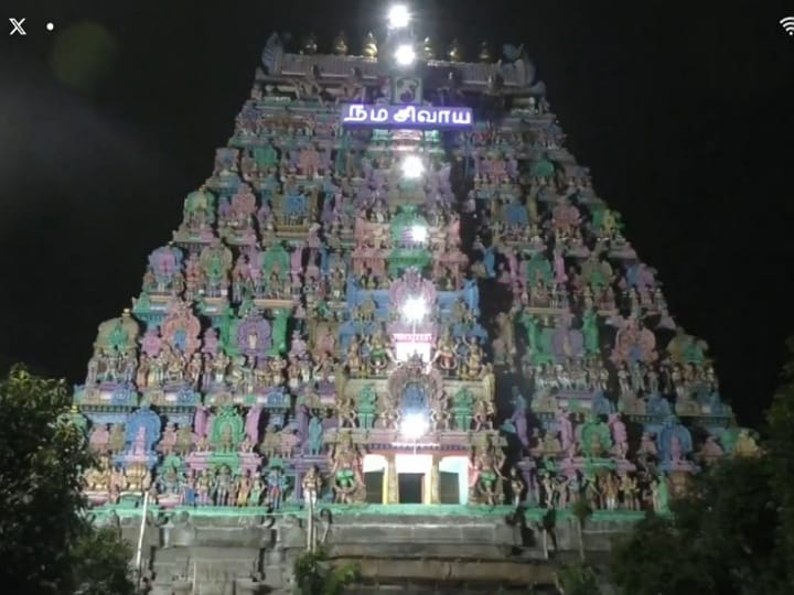 கரூர் பசுபதீஸ்வரர் கோயிலில் ஆருத்ரா தரிசனத்தை தொடர்ந்து மட்டையடி திருவிழா