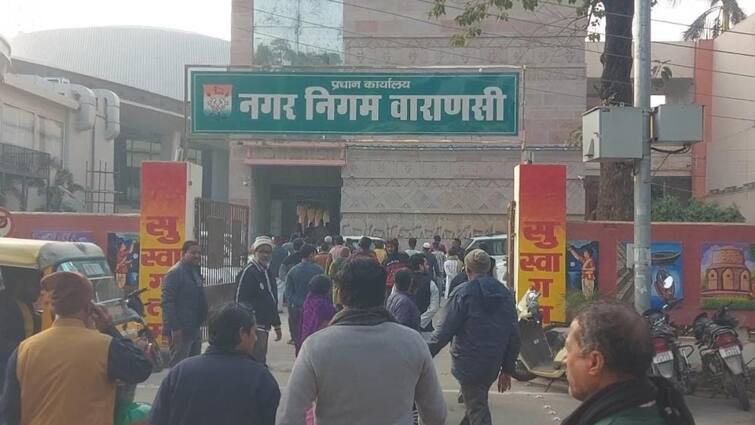 Varanasi Police registered FIR against meat shopkeepers within 2 KM radius of Kashi Vishwanath Dham ann वाराणसी: काशी विश्वनाथ धाम के 2 KM की परिधि वाले मीट मांस के दुकानदारों FIR दर्ज, 55 को मिला नोटिस