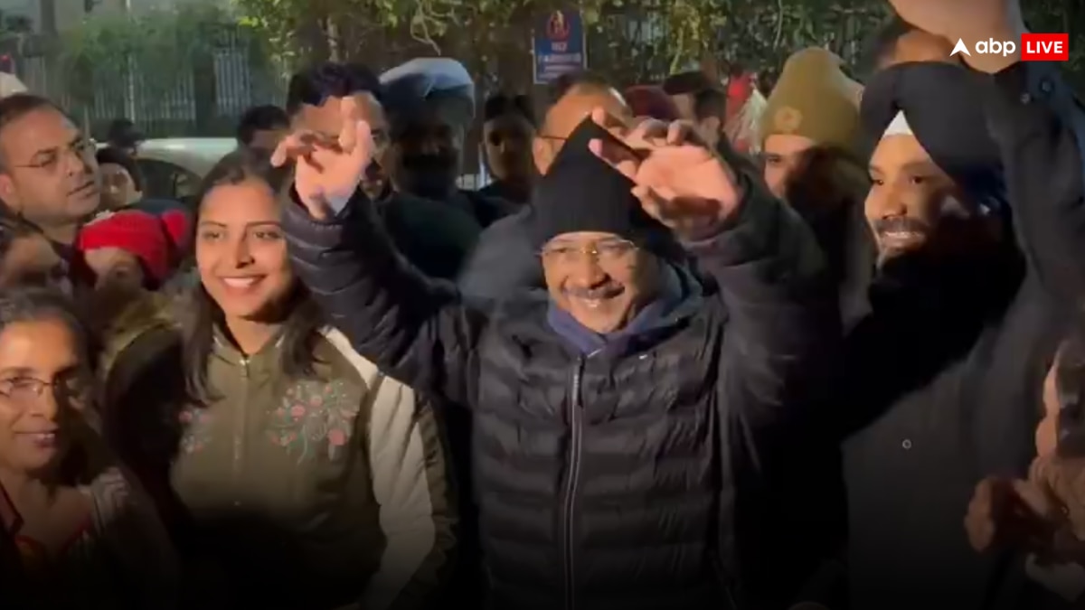 Watch: अरविंद केजरीवाल ने मनाया लोहड़ी का पर्व, लोगों के पंजाबी गाने पर किया भांगड़ा