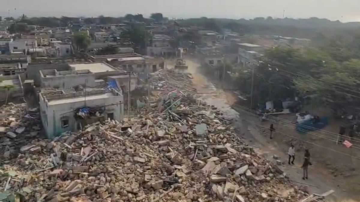 गुजरात के द्वारका में 3 दिन से जारी है बुलडोजर एक्शन, कई धार्मिक निर्माण भी गिराए गए