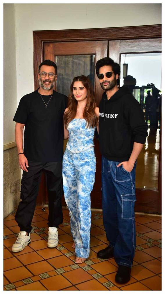 आजाद के प्रमोशन इवेंट में ऑफ शोल्डर कॉर्सेट पहन बला की खूबसूरत लगीं राशा थडानी