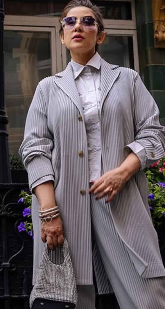 54 की उम्र में मनीषा कोइराला किसे डेट कर रही हैं?