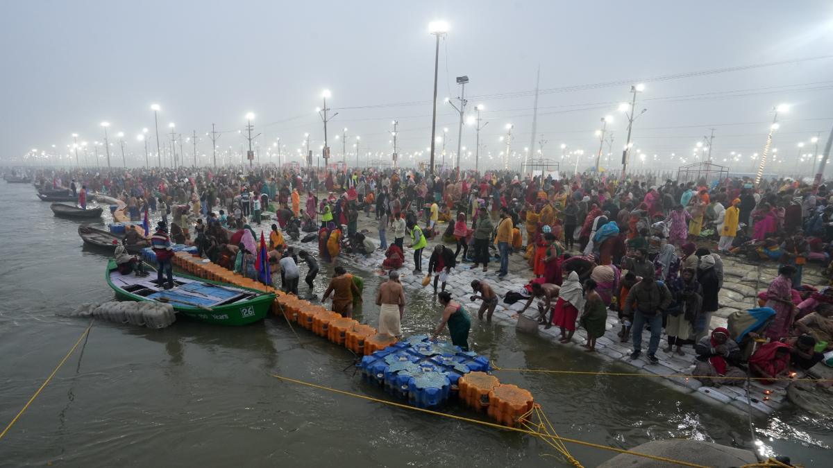 सनातन बोर्ड की मांग को धर्म संसद में संतों की मुहर से पहले लगा झटका! अखाड़ा परिषद् ने किया किनारा