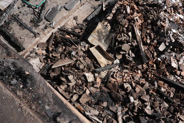 गांव के लोगों का अपना आशियाना गवा देना दु:ख का विषय है. राज्य सरकार प्रभावितों तक हर मदद पहुंचा रही है. भविष्य में भी हर स्थिति पर नजर रखकर राज्य सरकार प्रभावी कदम उठाने का काम करेगी.