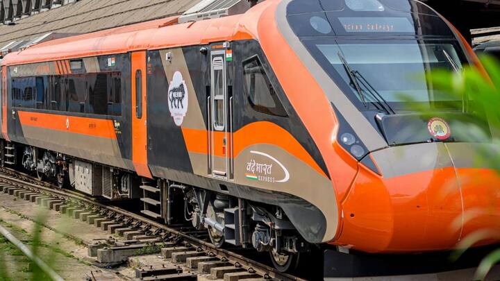 भारतीय रेलवे की ओर से ट्रेन में यात्रा करने वाले यात्रियों के लिए कुछ नियम बनाए गए होते हैं. रेलवे के नियमों के मुताबिक अगर ट्रेन में किसी की मौत होती है. और उसके लिए जिम्मेदार भारतीय रेलवे होता है. तो ऐसे में रेलवे की ओर से मुआवजा दिया जाता है.