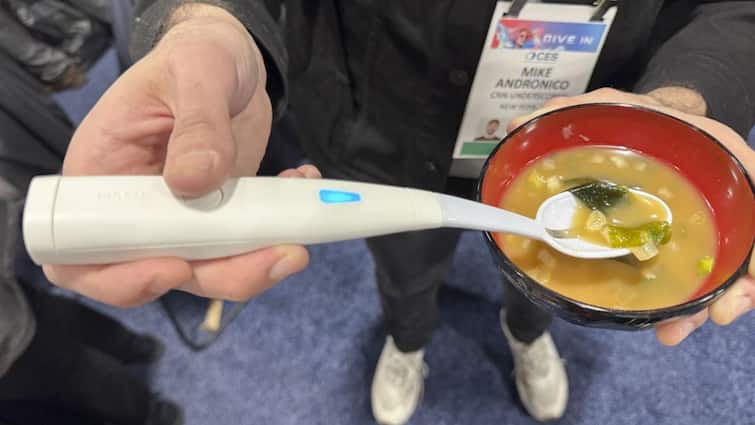 ces 2025 this high tech salt spoon launched for bp patients for low sodium diet check details CES 2025: खाने का स्वाद बढ़ाएगी ये हाई-टेक चम्मच, BP पेशेंट के लिए है बेस्ट, जानिए कैसे करेगी काम?