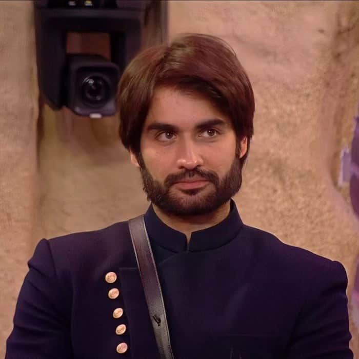 अभिनेता विवियन डिसेनाच्या धार्मिक आस्थेवर त्याची सहकलाकार अभिनेत्री काम्या पंजाबीने पहिल्यांदाच स्पष्टपणे भाष्य केलं आहे.