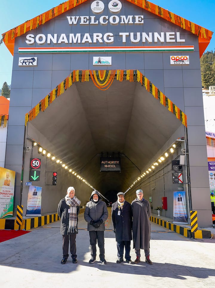 सीएम ने अपने संबोधन की शुरुआत उन सात लोगों को श्रद्धांजलि देते हुए की जिनकी पिछले साल टनल के नजदीक आतंकी हमले में मौत हो गई थी.