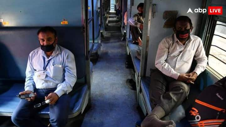 Indian Railway Compensation Rules: अगर ट्रेन में किसी यात्री की बिना किसी कारण अपनी सीट पर बैठे-बैठे ही नेचुरल मौत हो जाती है. तो क्या मुआवजा मिलेगा? जानें जवाब.