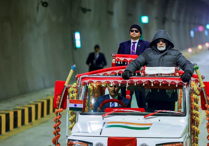 PM Modi: 2,700 কোটি টাকারও বেশি ব্যয়ে সম্পন্ন করা প্রকল্পটিতে উন্নত নিরাপত্তার জন্য 7.5-মিটার-প্রশস্ত প্য়ারালাল এস্কেপ টানেলও রয়েছে।