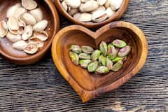 पिस्ता खाने से दूर होगी डायबिटीज की टेंशन, हर दिन इस समय खाएं ये ड्राई फ्रूट्स